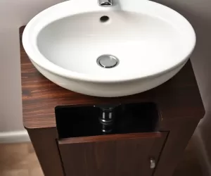 Montaż umywalki na szafce stojącej